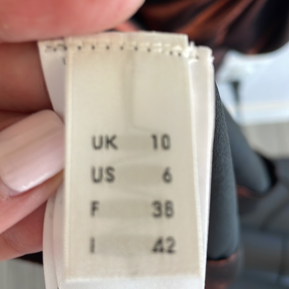 Victoria Beckham Metallic Bronze  one- shoulder  dress - Picture 4 of 5